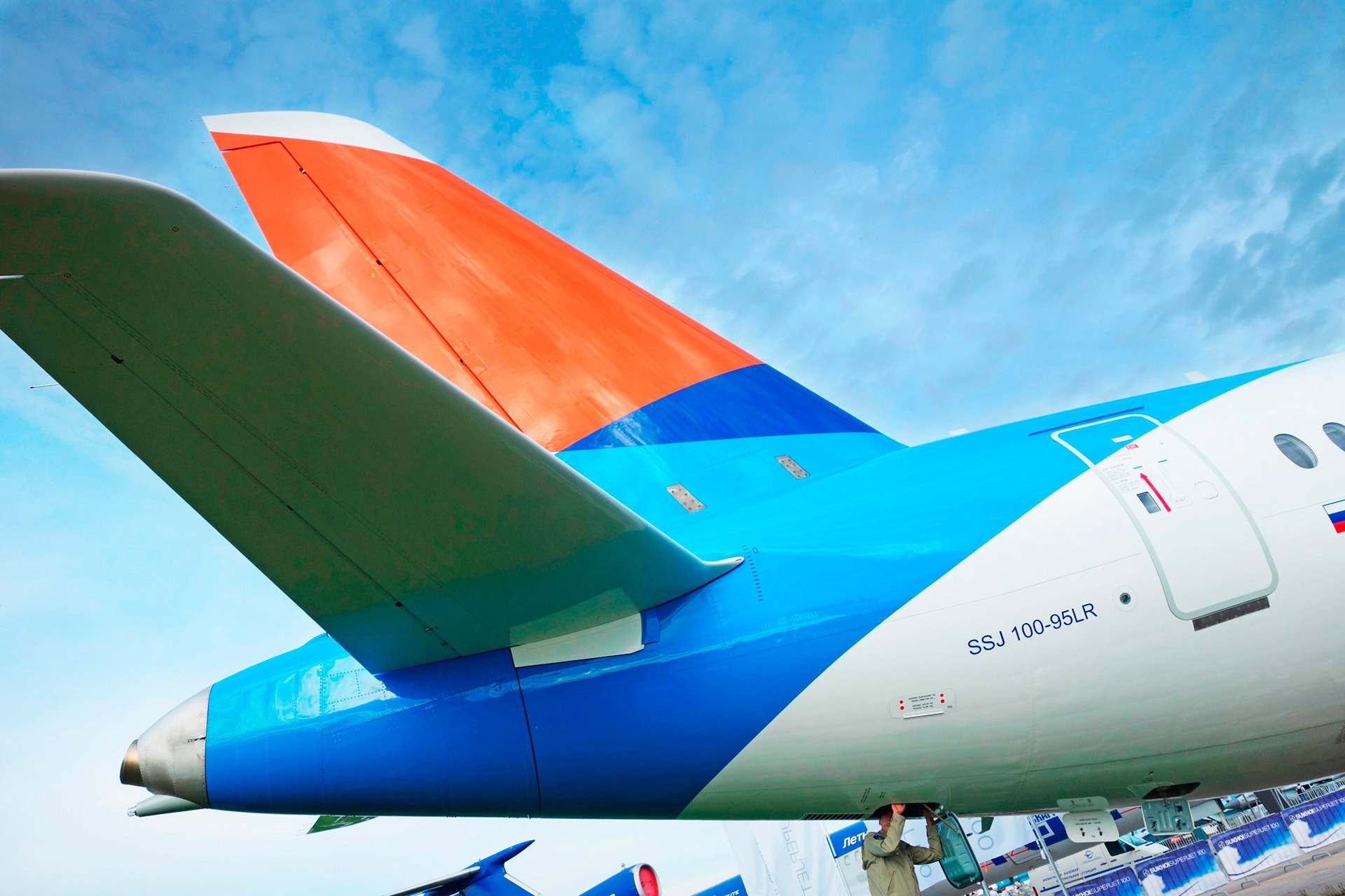 SSJ-100, брендинг авиакомпании Азимут, livery design for Azimuth Airline