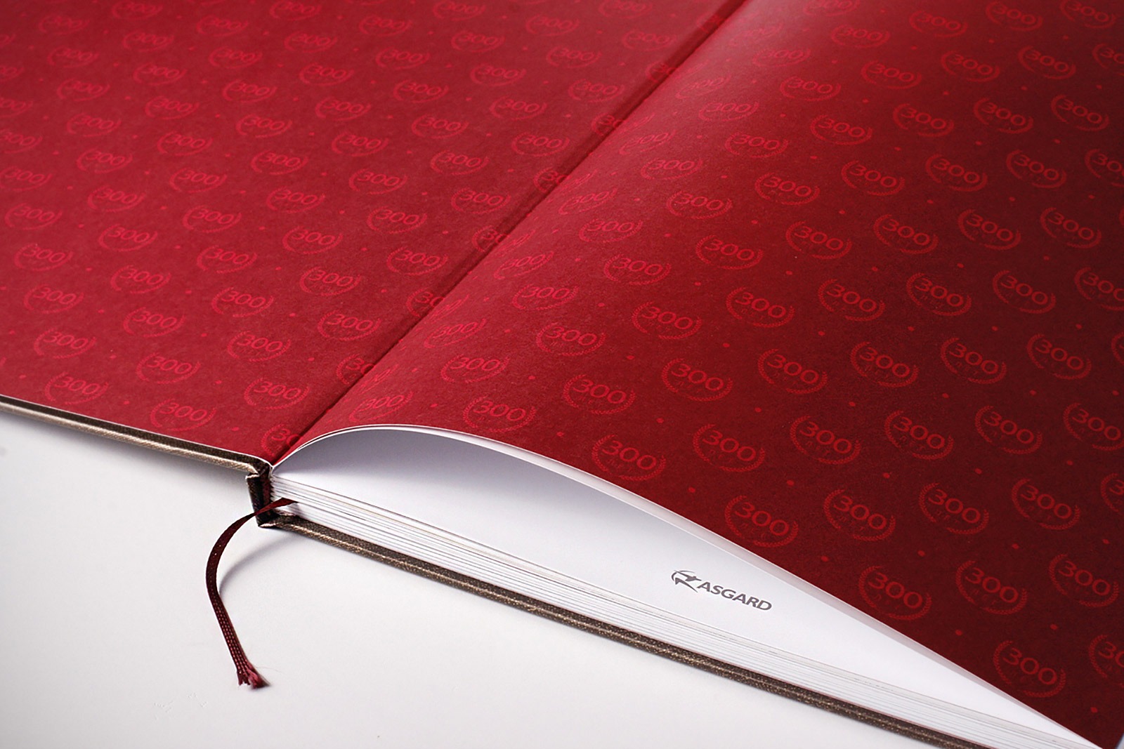 Ораниенбаум 300, Красный форзац, endpaper, flyleaf, red book, юбилейная книга, jubilee book, Asgard Branding